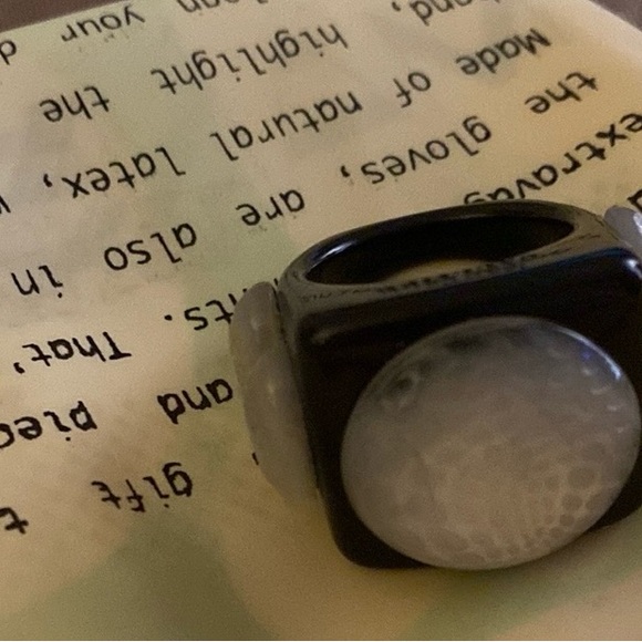 JEAN PAUL GAULTIER
X LA MANSO THE I WEAR BIKINI SQUARE B&W RING 🖤 - Picture 3 of 7